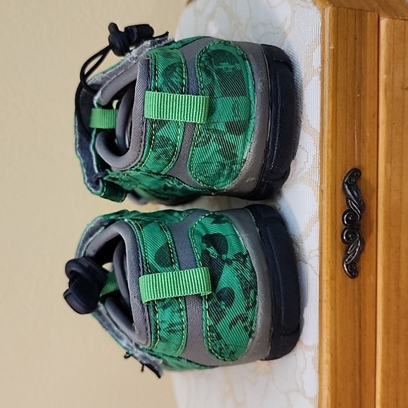 Old Navy Outdoor Summer Trek Shoes - Picture 3 of 7